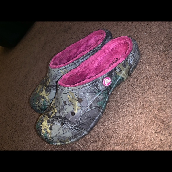 women's fuzzy camo crocs